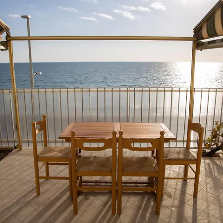 Perfect Wave A 10 M Dal Mare 圣雷默